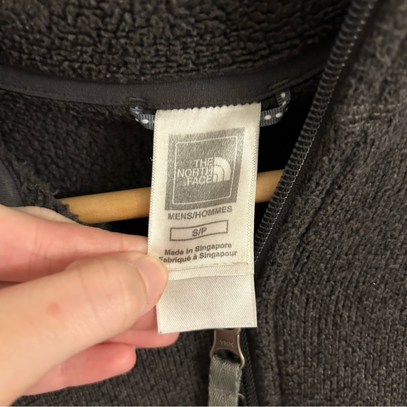 The North Face Men’s Black Grey Knit 1/4 Zip Pullover - Picture 4 of 6